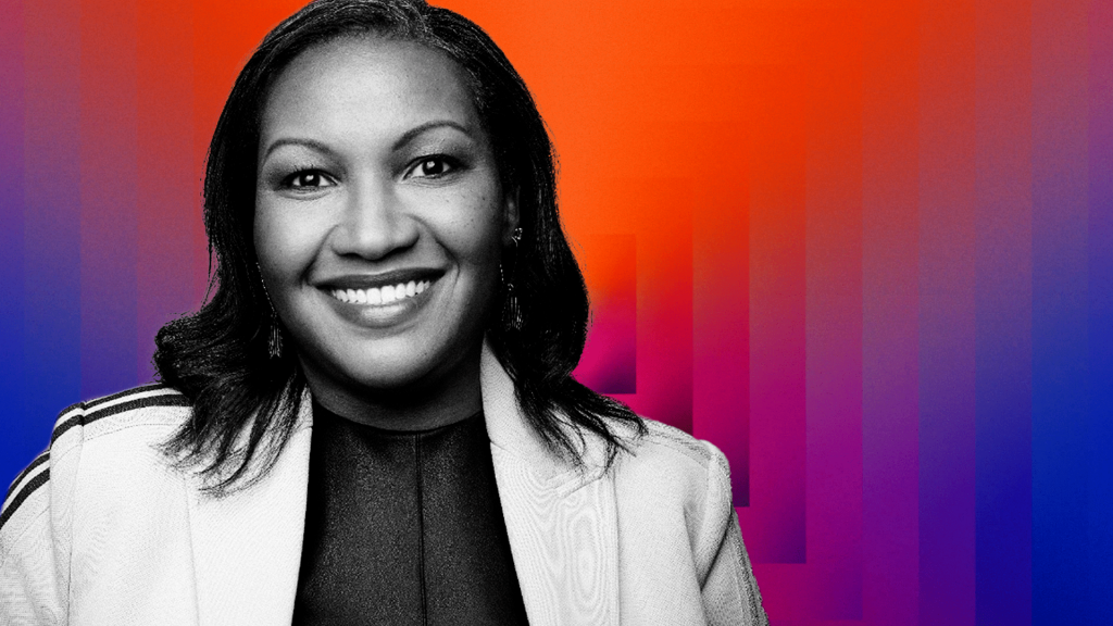 BLACK AND WHITE HEADSHOT OF AMAZON’S HEAD OF COMMUNITY INNOVATION, LESLY SIMMONS WITH BLUE, PINK AND ORANGE BACKGROUND