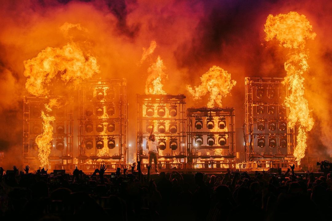 POST MALONE STANDS ON STAGE WITH FIRE EXPLOSIONS AT BOTTLEROCK FESTIVAL IN NAPA VALLEY